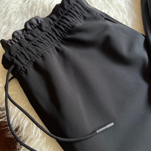 ATHLETA Metropolis Jogger Black Women’s Size 10 Athleisure - Picture 12 of 12